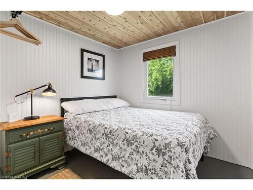 282 Widgeon Cove Road, Northern Bruce Peninsula, ON - Indoor Photo Showing Bedroom