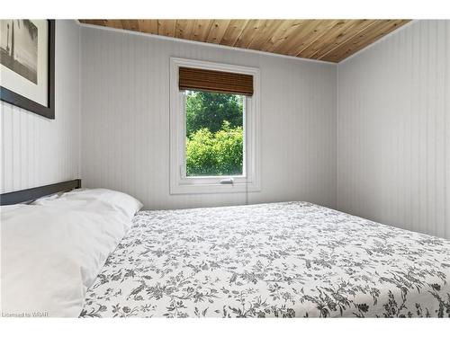 282 Widgeon Cove Road, Northern Bruce Peninsula, ON - Indoor Photo Showing Bedroom