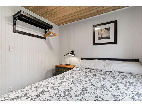 282 Widgeon Cove Road, Northern Bruce Peninsula, ON - Indoor Photo Showing Bedroom