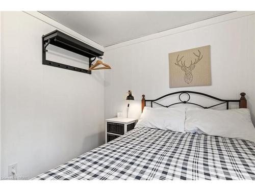 282 Widgeon Cove Road, Northern Bruce Peninsula, ON - Indoor Photo Showing Bedroom