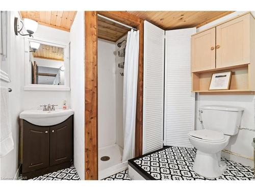 282 Widgeon Cove Road, Northern Bruce Peninsula, ON - Indoor Photo Showing Bathroom