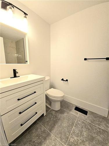 643 Royal Fern Street, Waterloo, ON - Indoor Photo Showing Bathroom
