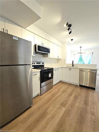 643 Royal Fern Street, Waterloo, ON - Indoor Photo Showing Kitchen