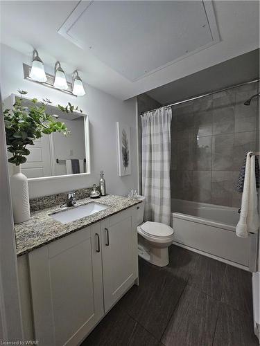 B7-374 Prospect Avenue, Kitchener, ON - Indoor Photo Showing Bathroom