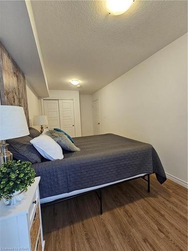 B7-374 Prospect Avenue, Kitchener, ON - Indoor Photo Showing Bedroom