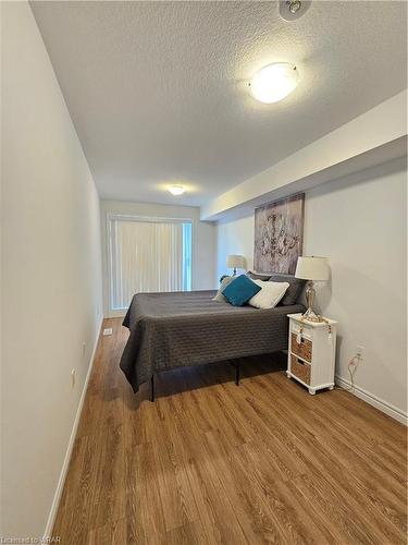 B7-374 Prospect Avenue, Kitchener, ON - Indoor Photo Showing Bedroom