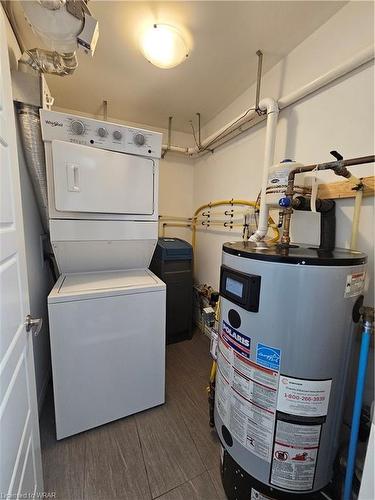 B7-374 Prospect Avenue, Kitchener, ON - Indoor Photo Showing Laundry Room
