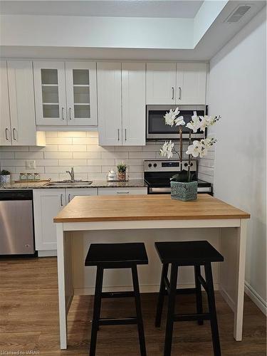 B7-374 Prospect Avenue, Kitchener, ON - Indoor Photo Showing Kitchen With Double Sink