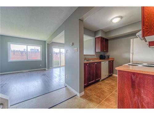 14-120 Dudhope Avenue, Cambridge, ON - Indoor Photo Showing Kitchen With Double Sink