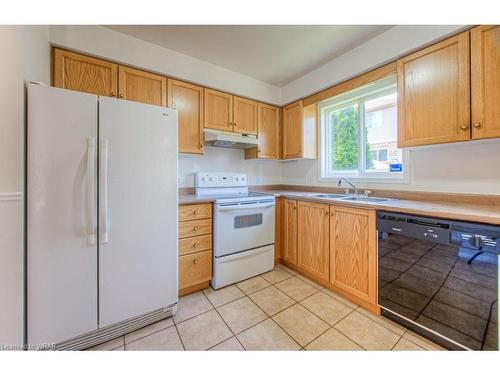 169 Werstine Terrace, Cambridge, ON - Indoor Photo Showing Kitchen With Double Sink