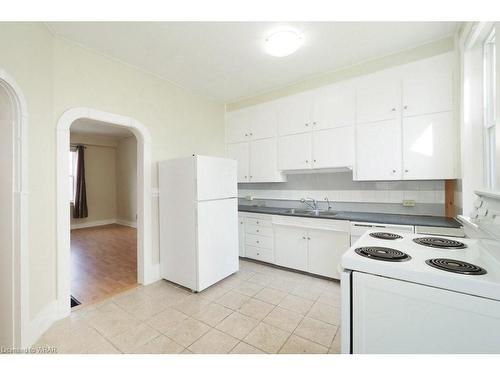 1210 King Street E, Cambridge, ON - Indoor Photo Showing Kitchen With Double Sink