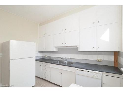 1210 King Street E, Cambridge, ON - Indoor Photo Showing Kitchen With Double Sink