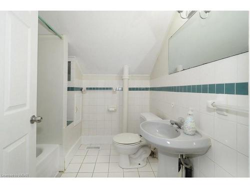 1210 King Street E, Cambridge, ON - Indoor Photo Showing Bathroom