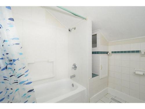 1210 King Street E, Cambridge, ON - Indoor Photo Showing Bathroom