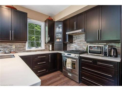 128 Mansion Street, Kitchener, ON - Indoor Photo Showing Kitchen With Double Sink With Upgraded Kitchen