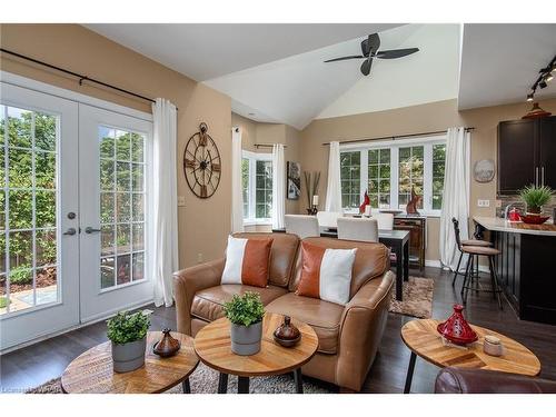 128 Mansion Street, Kitchener, ON - Indoor Photo Showing Living Room