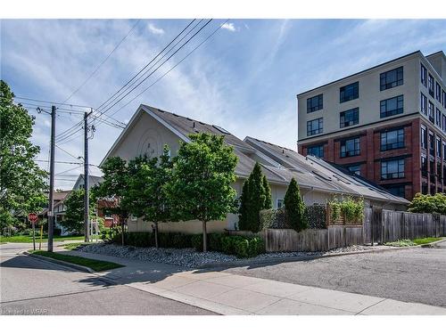 128 Mansion Street, Kitchener, ON - Outdoor