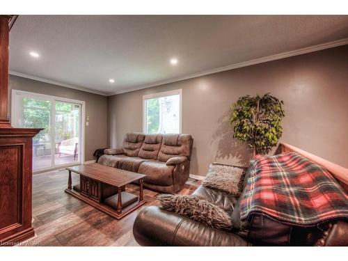 28 Peglar Crescent, Fergus, ON - Indoor Photo Showing Living Room