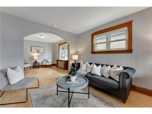 23 Wilhelm Street, Kitchener, ON - Indoor Photo Showing Living Room