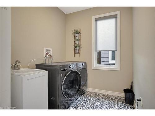 63 Cedar Street, Paris, ON - Indoor Photo Showing Laundry Room