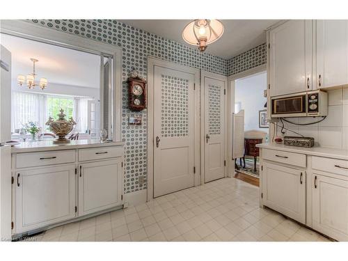 136 Simeon Street, Kitchener, ON - Indoor Photo Showing Kitchen