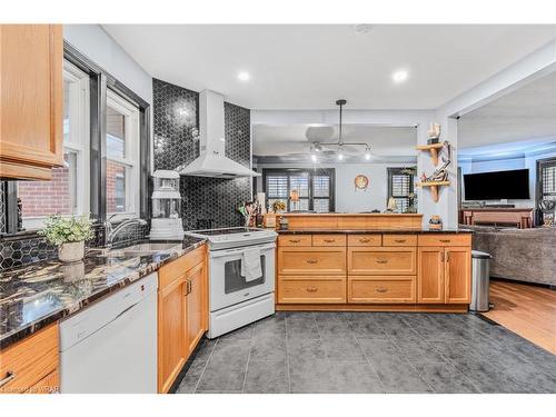 271 Bedford Road, Kitchener, ON - Indoor Photo Showing Kitchen