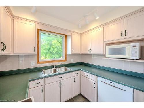 557 Havelock Drive, Waterloo, ON - Indoor Photo Showing Kitchen With Double Sink