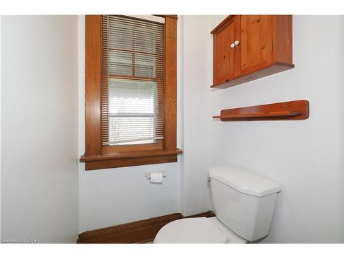 14 Hopeton Street, Cambridge, ON - Indoor Photo Showing Bathroom