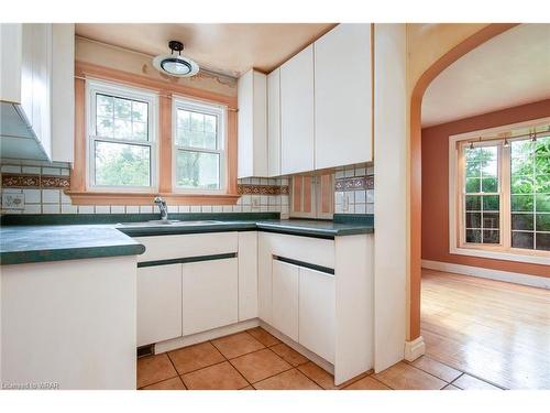 1837 8Th Con Rd W Road W, Flamborough, ON - Indoor Photo Showing Kitchen With Double Sink