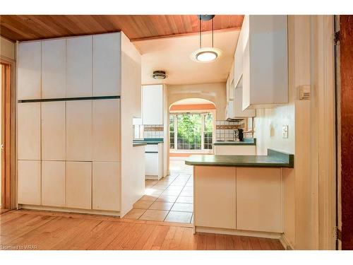 1837 8Th Con Rd W Road W, Flamborough, ON - Indoor Photo Showing Kitchen