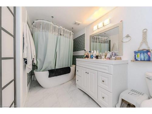 49 Ravine Drive, Cambridge, ON - Indoor Photo Showing Bathroom