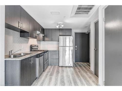 B02 In Building G-275 Larch Street, Waterloo, ON - Indoor Photo Showing Kitchen With Stainless Steel Kitchen With Double Sink With Upgraded Kitchen