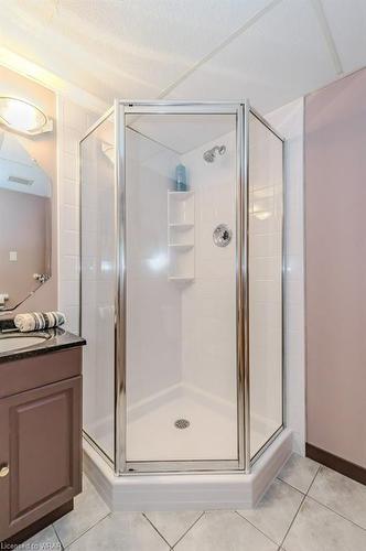 27 Geneva Crescent, Kitchener, ON - Indoor Photo Showing Bathroom