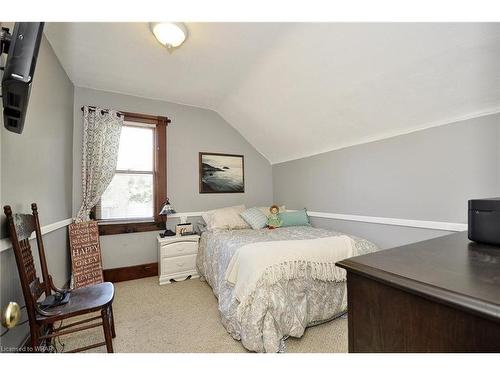143 Fisher Mills Road, Cambridge, ON - Indoor Photo Showing Bedroom