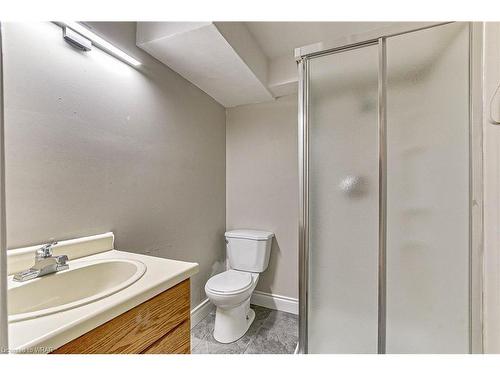 10 Cornerbrook Avenue, London, ON - Indoor Photo Showing Bathroom