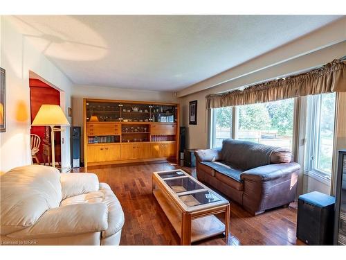 7 Meadowbrook Drive, Kitchener, ON - Indoor Photo Showing Living Room