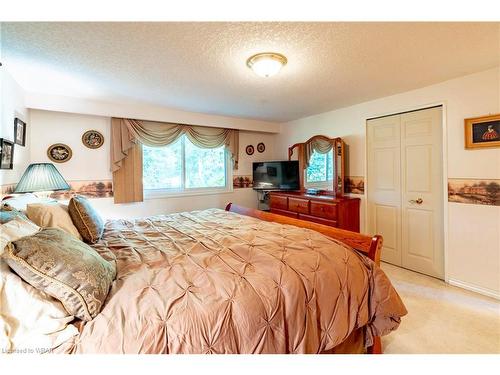 7 Meadowbrook Drive, Kitchener, ON - Indoor Photo Showing Bedroom