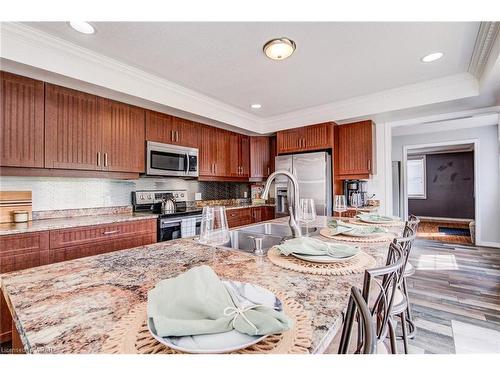 173 Victoria Street, Ingersoll, ON - Indoor Photo Showing Kitchen With Double Sink