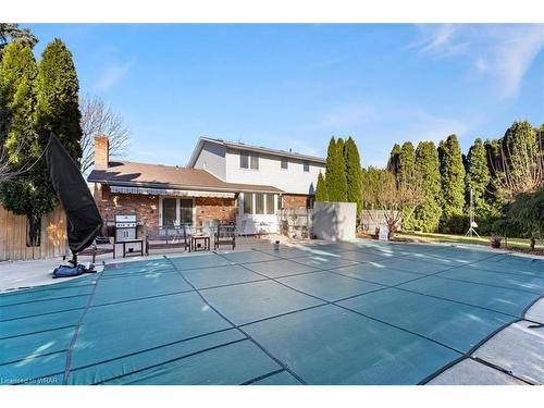 20 Confederation Drive, Niagara-On-The-Lake, ON - Outdoor With In Ground Pool