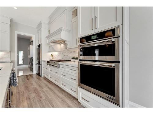 520 Preakness Street, Waterloo, ON - Indoor Photo Showing Kitchen With Upgraded Kitchen