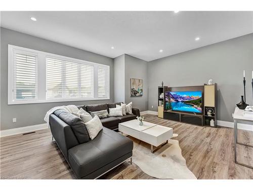 520 Preakness Street, Waterloo, ON - Indoor Photo Showing Living Room