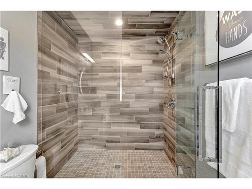 520 Preakness Street, Waterloo, ON - Indoor Photo Showing Bathroom