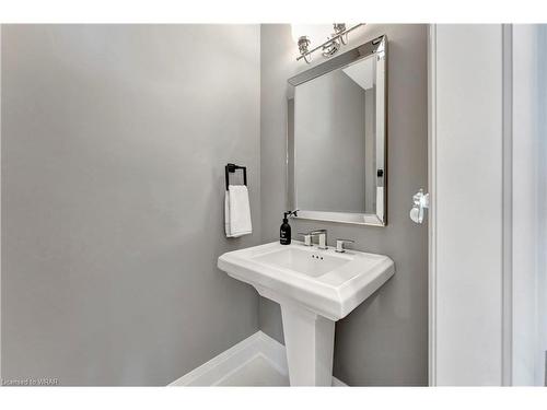520 Preakness Street, Waterloo, ON - Indoor Photo Showing Bathroom