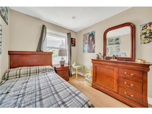 76 Carter Crescent, Cambridge, ON - Indoor Photo Showing Bedroom