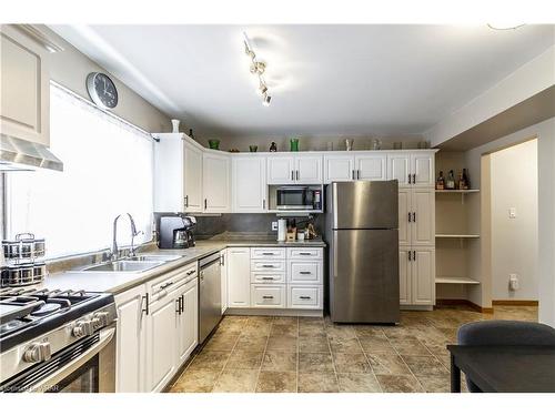 5-169 Bond Street, Ingersoll, ON - Indoor Photo Showing Kitchen With Double Sink