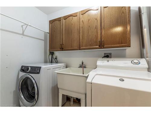 5-169 Bond Street, Ingersoll, ON - Indoor Photo Showing Bathroom