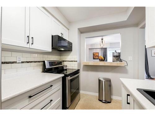 222 Sunset Boulevard, Cambridge, ON - Indoor Photo Showing Kitchen