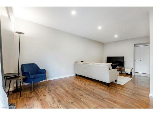 222 Sunset Boulevard, Cambridge, ON - Indoor Photo Showing Bedroom