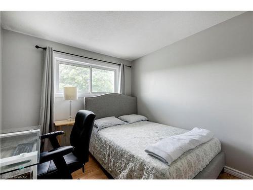 222 Sunset Boulevard, Cambridge, ON - Indoor Photo Showing Bedroom