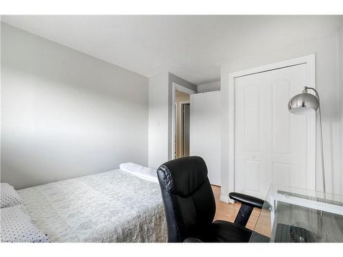 222 Sunset Boulevard, Cambridge, ON - Indoor Photo Showing Bedroom